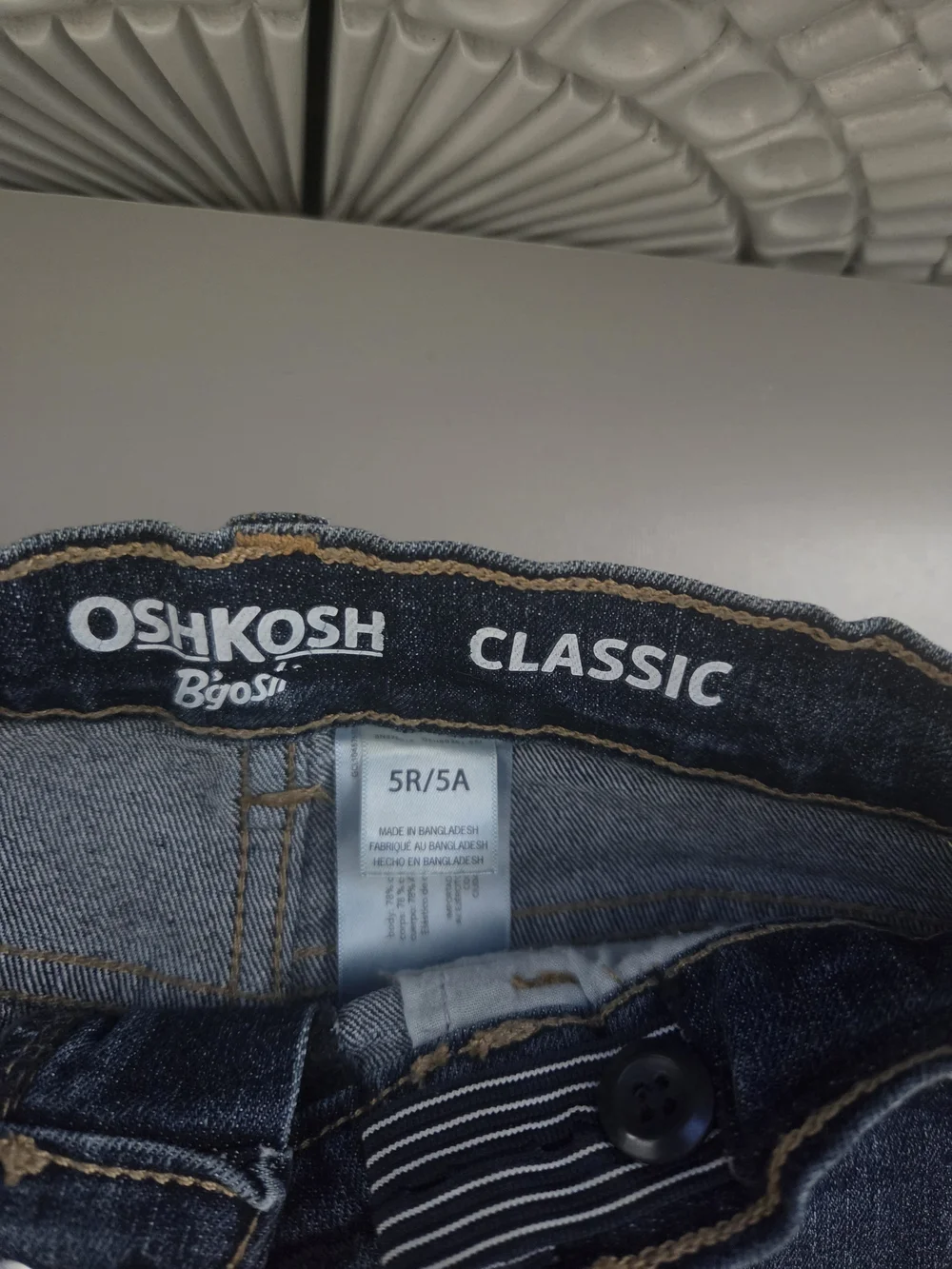 OshKosh B'gosh Medium Blue Kids Straight-Leg Jeans Never Worn